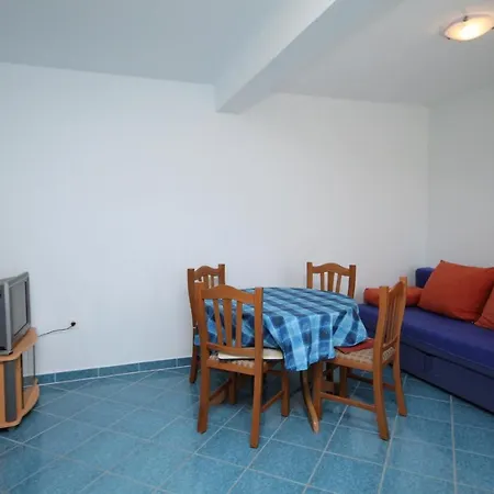 By The Sea - 5269 罗戈兹尼察