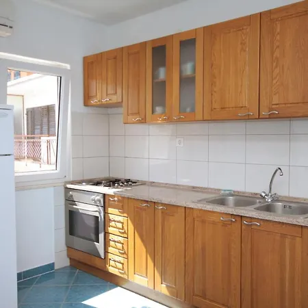 By The Sea - 5269 Apartment Rogoznica (Sibenik-Knin)