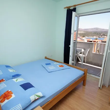 Apartman By The Sea - 5269 Rogoznica (Sibenik-Knin)