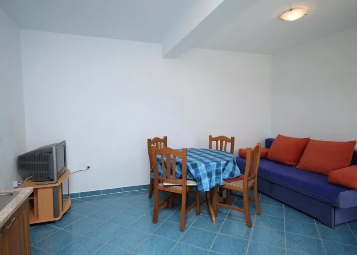 By The Sea - 5269 罗戈兹尼察