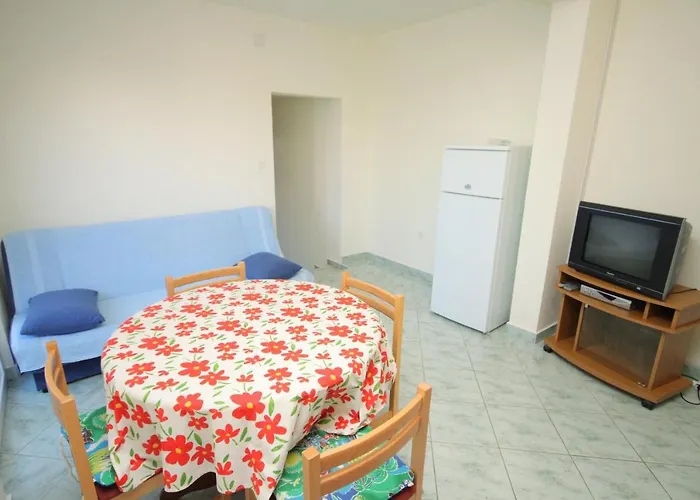 By The Sea - 5269 罗戈兹尼察